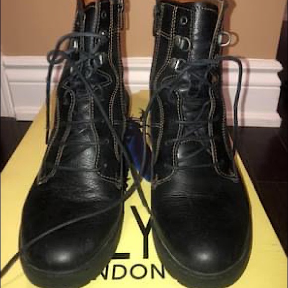 Woman’s ‘The Art Company’ BOOTIES- Never Worn - Picture 1 of 4